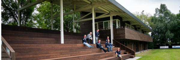 ugby clubuis Haarlem bijna geheel gemaakt van bamboe